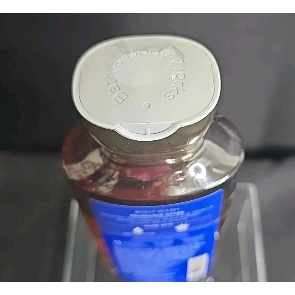 Bath & Body Works "Frosted Coconut Snowball" Body Wash 10 FL OZ - Picture 5 of 5